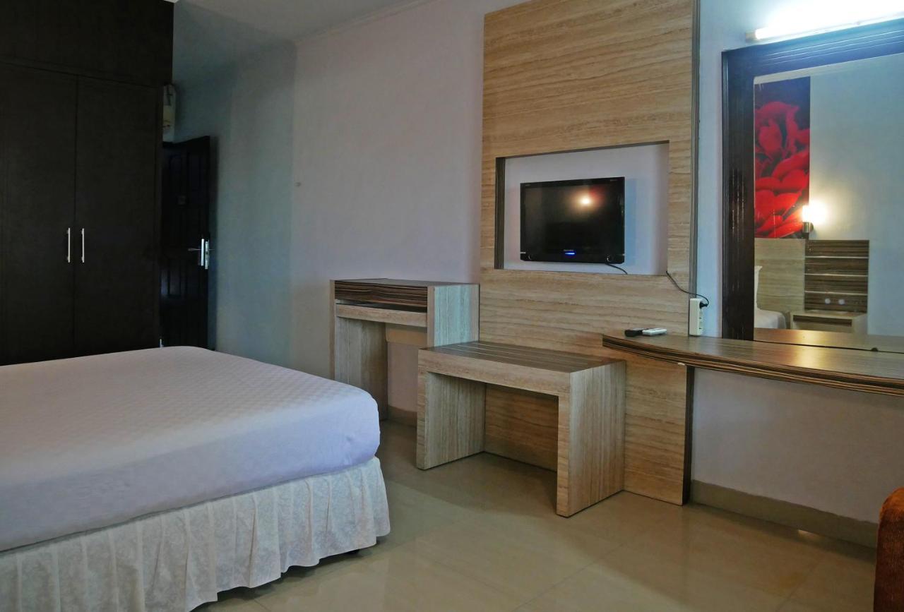 Hotel Prima Makassar Esterno foto