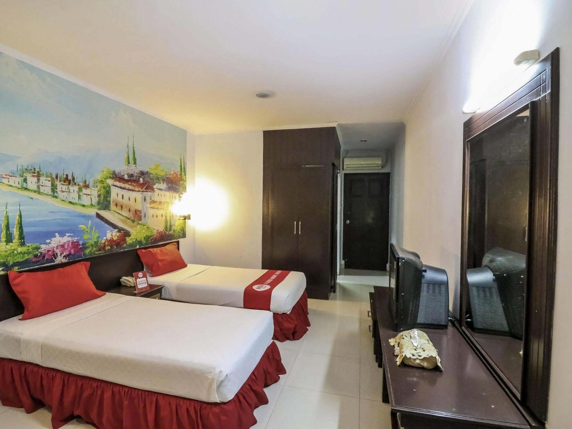 Hotel Prima Makassar Esterno foto